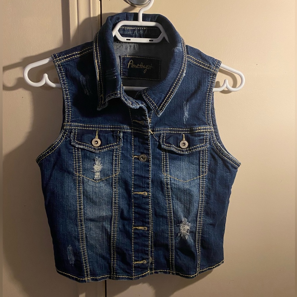 🛍️ 3/$15â•️ Amethyst Denim vest❌SOLD❌ - Picture 1 of 2